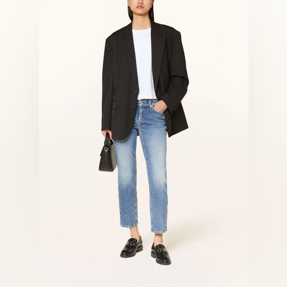 Mid-Rise Straight Leg Jeans in Light Blue Wash
